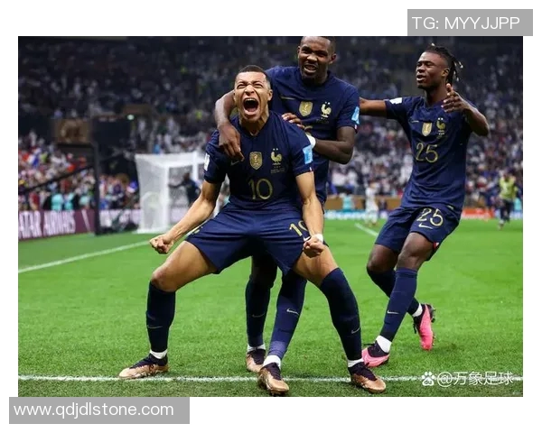 大号足球明星盘点他们在赛场上的精彩表现与影响力解析