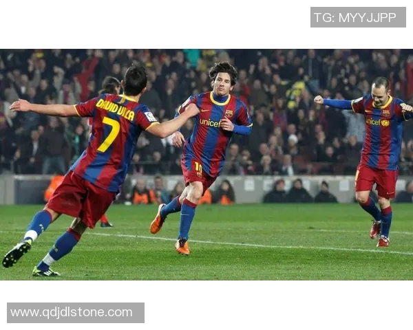 足球明星与经典瞬间的完美结合精彩配字图片展示球场魅力与激情